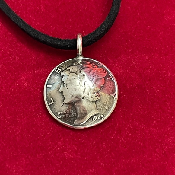 Jewelry - Silver dôme Coin Pendant Necklace